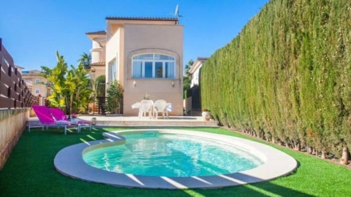 Colonia Sant Jordi House | Tasteful holiday home with pool in the middle of Colonia St. Jordi near Es Trenc