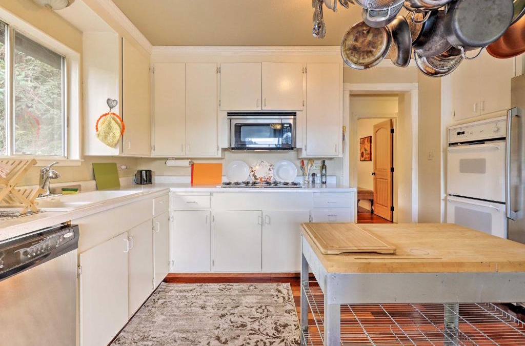 Monte Rio House | Tasteful Home with Stunning River and Valley View