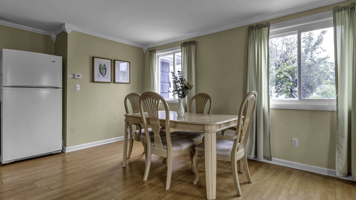 Tonawanda Apartment | Tasteful loft, work-friendly