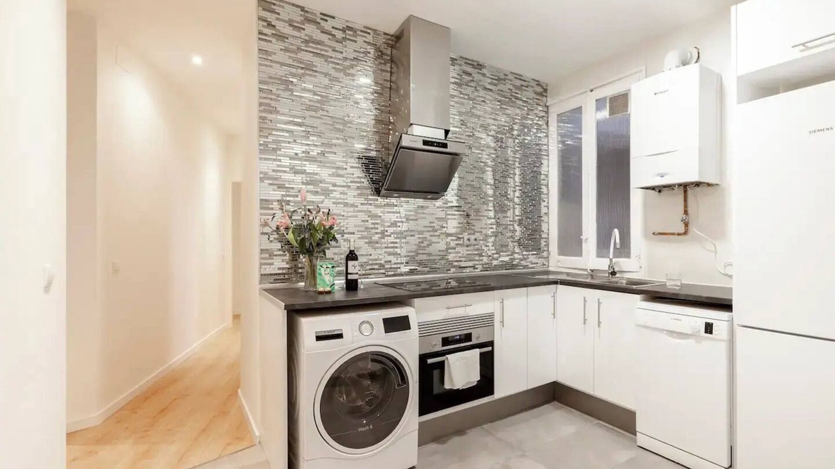 Chamberi Apartment | Tasteful Madrid Centre Rios Rosas - Business Ready