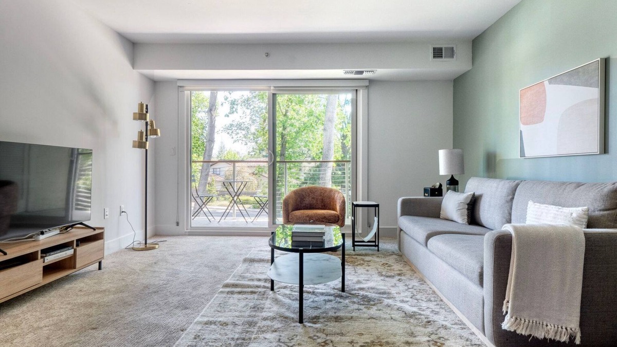 Sharon Heights Apartment | Tasteful Menlo Park 1BR w/Gym & Pool, nr Shops, by Blueground