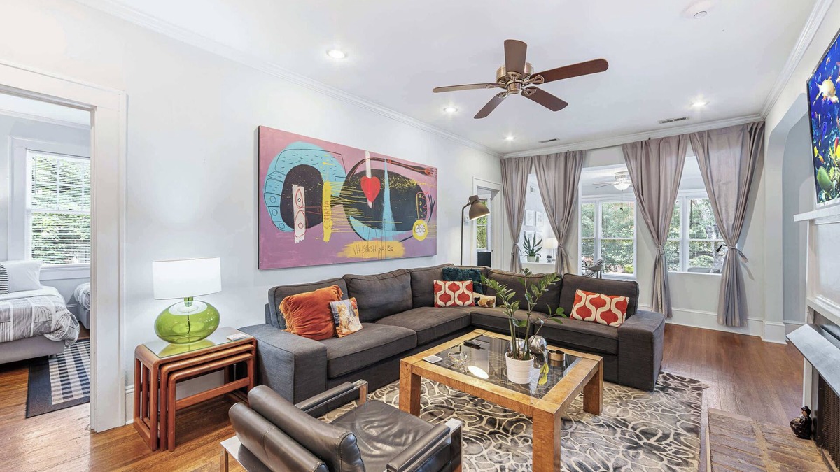 Cherry Condo | Tasteful Myers Park 2BR King Condo | Sunroom