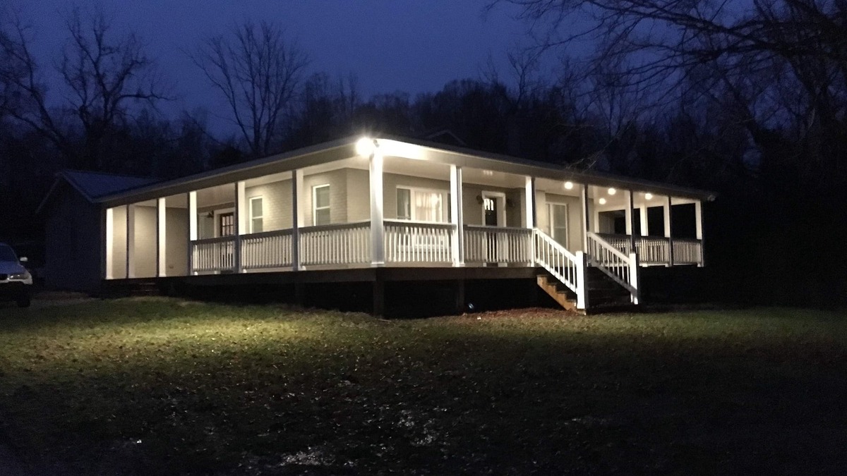 Lenoir City House | Tastefully decorated French Country Cottage on a horse farm with RV/Boat hookup