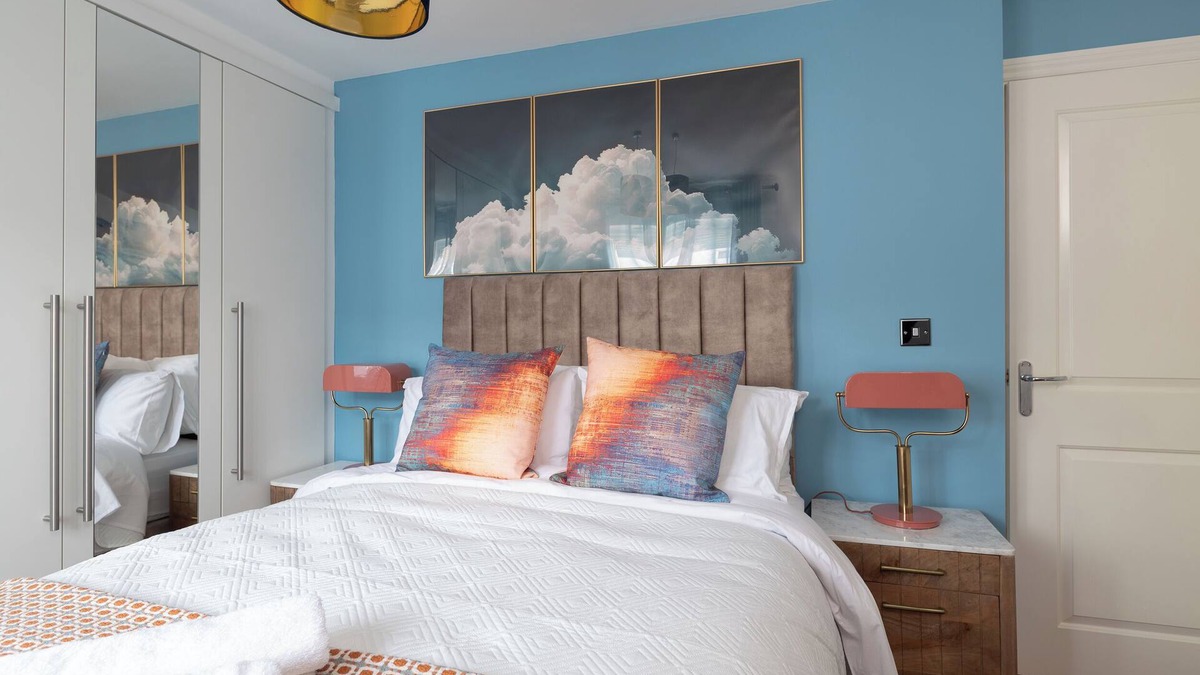 Newport Pagnell House | Tastefully designed urban detached home in vibrant Broughton Milton Keynes.