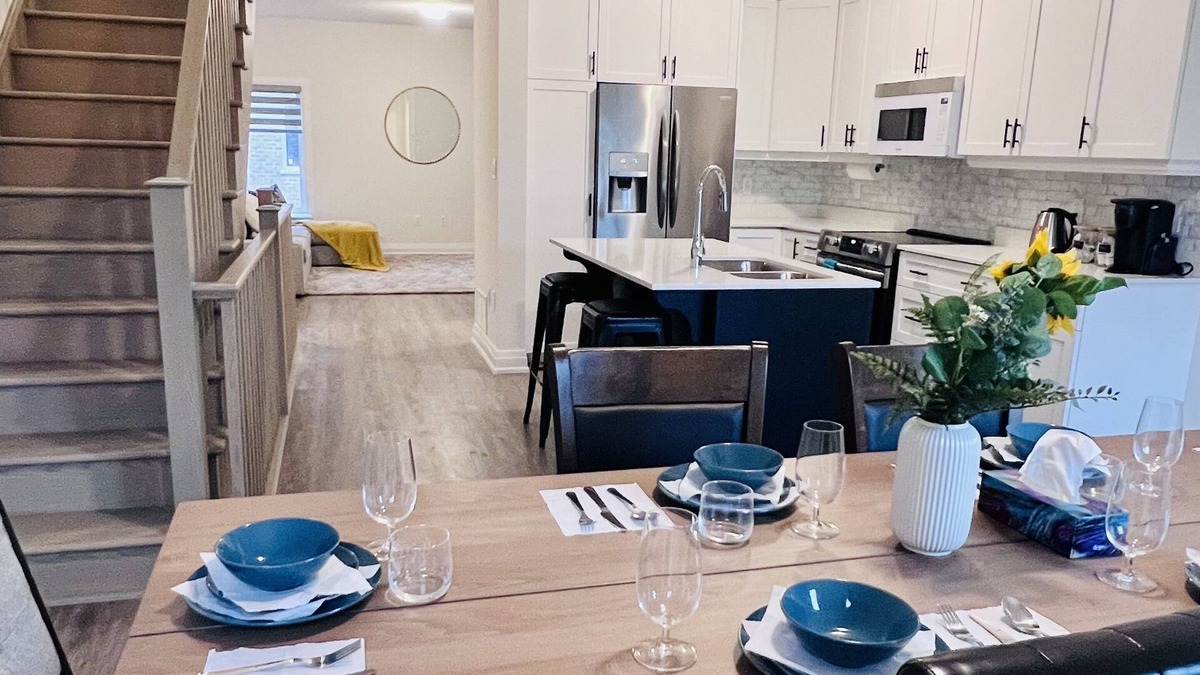 Mount Hope House | Tastefully furnished brand new 4bedrooms, 3.5 baths guesthouse (Fresh & Clean)