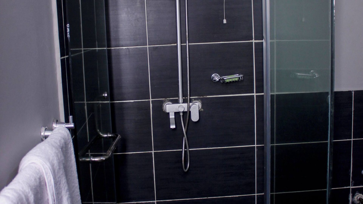 Ibadan House | Tastefully furnished home in quiet, secure and accessible community in Bodija A2