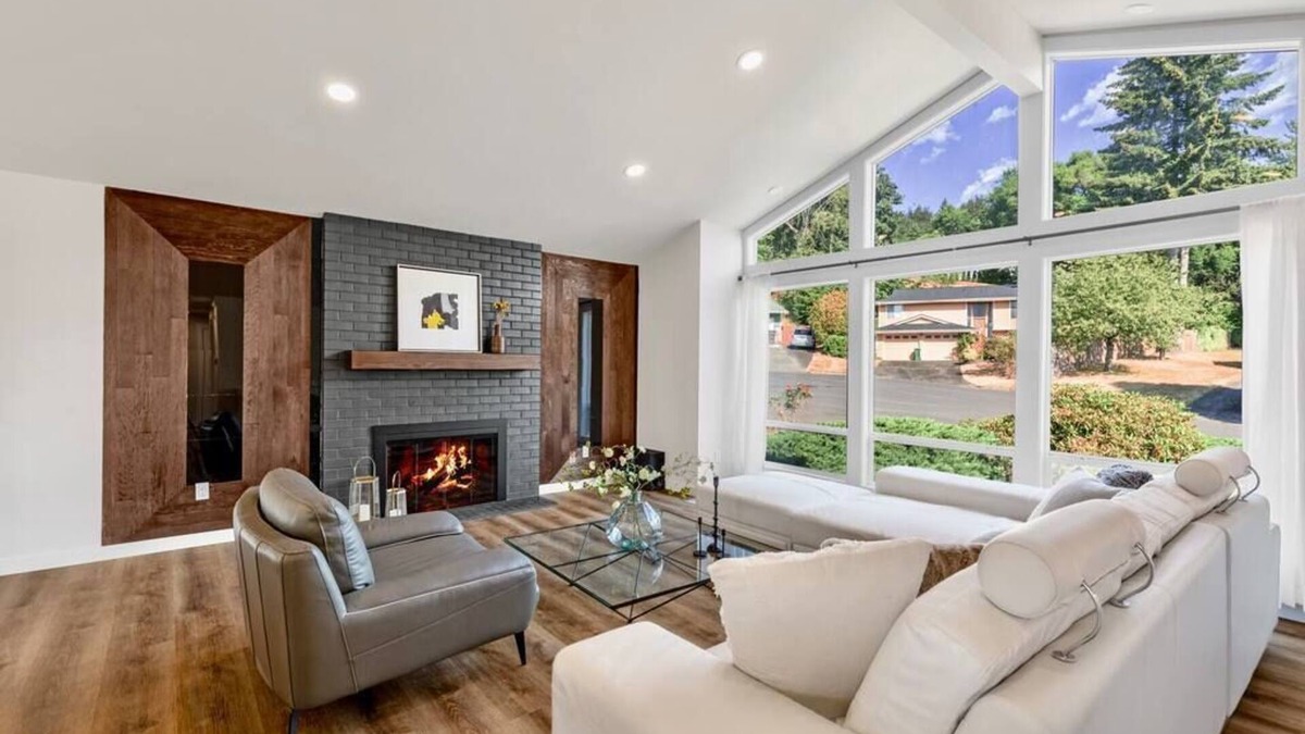 Inglewood-Finn Hill House | Tastefully Remodeled 4 Bedroom Home with Rainier View