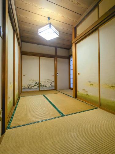 Sakura House | Tatami House 3minutes from Keisei Usui Station 30minutes from Narita Airport 58minutes from Asakusa 49 minutes from Oshiage 65minutes from Ginza