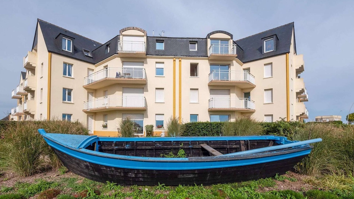 Saint-Vaast-la-Hougue Apartment | Tatihou Island Retreat