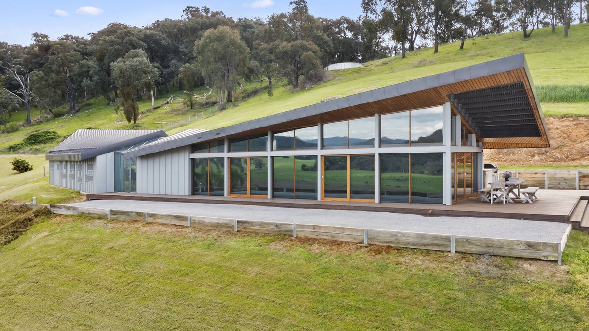 Myrtleford House | Tatoonie - Holiday Lodge