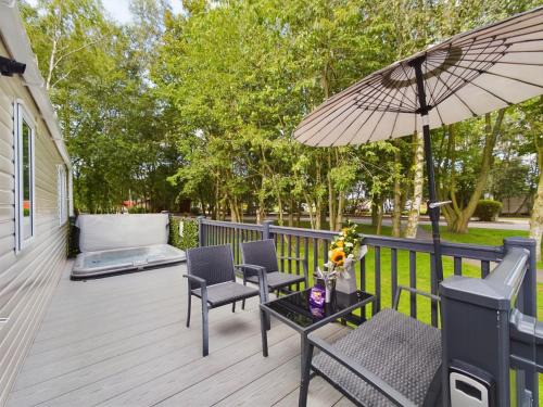 Tattershall House | Tattershall Lakes Mini Breaks - The Avenue