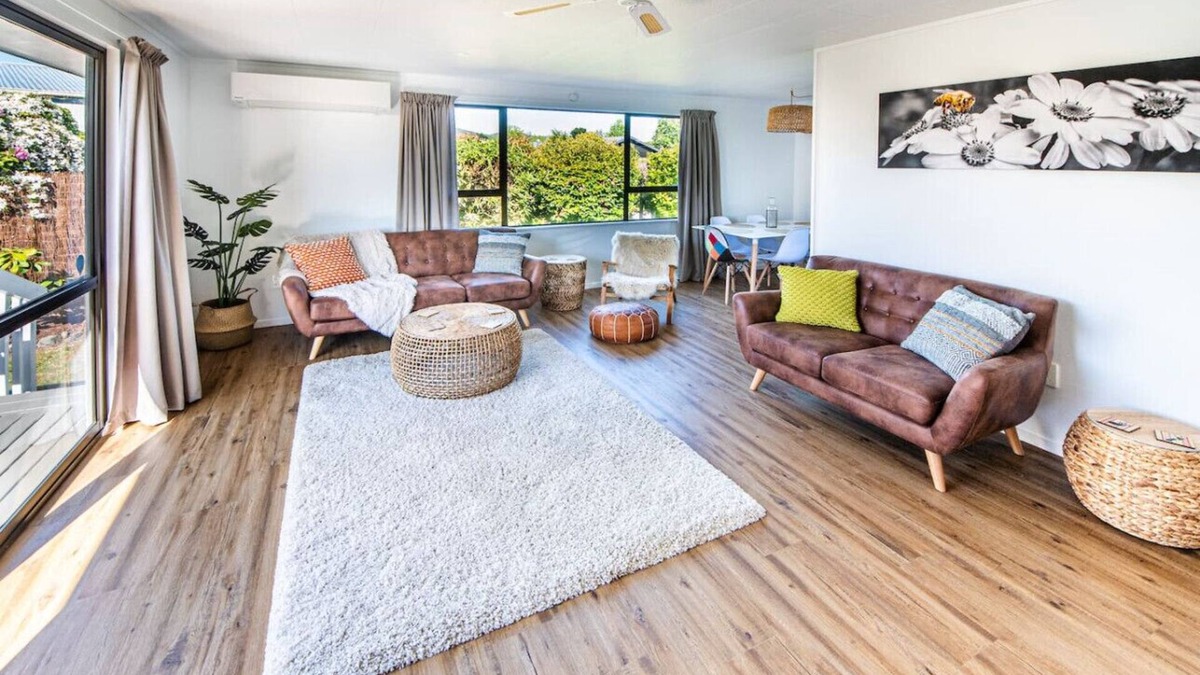 Hilltop House | Taupo Gem: Cozy & Private