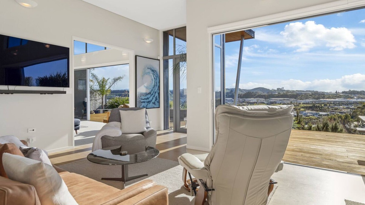 Pyes Pa House | Tauriko Retreat - Tauranga Holiday Home