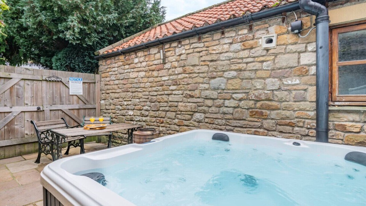 Richmond House | Tavern Cottage - One Bedroom House, Sleeps 2