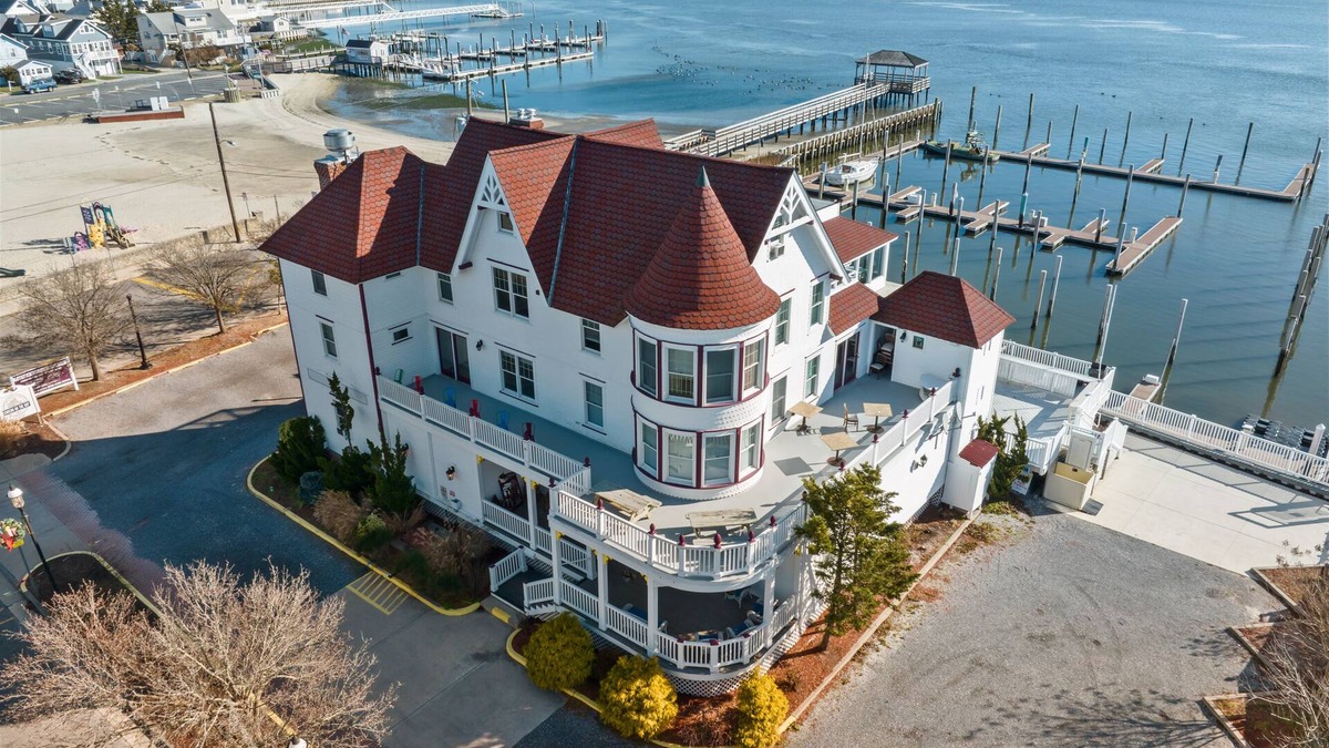 Somers Point House | TAVERN ON THE BAY HOTEL- Nucky Johnson Suite