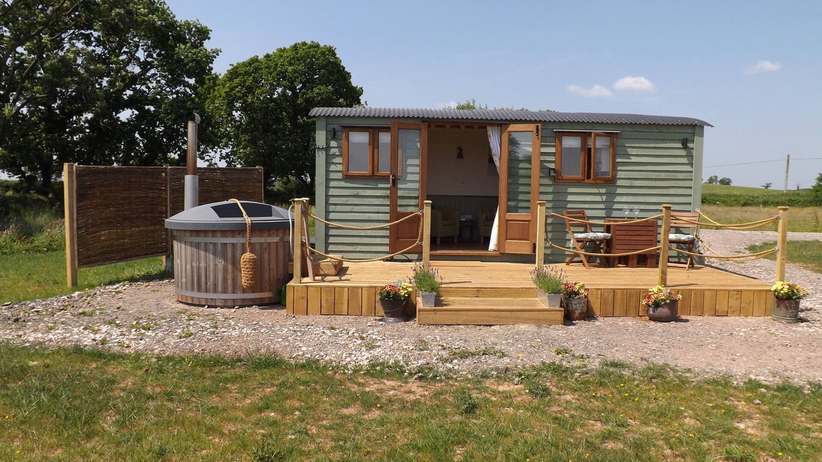 Crediton Cottage | TAWNY, romantic, with hot tub in Morchard Bishop