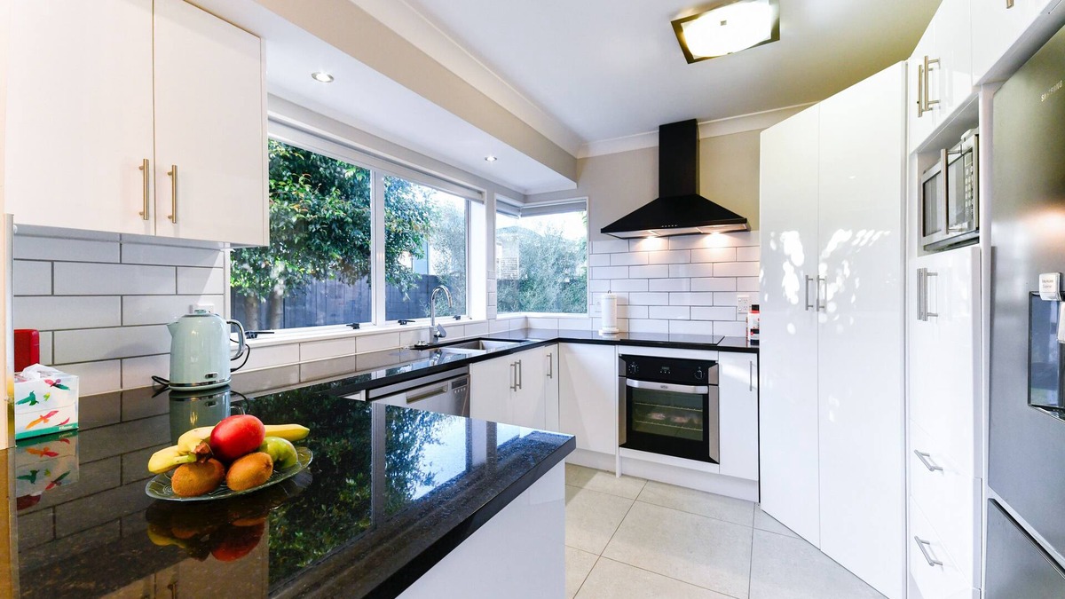 Mount Maunganui House | Tay St Beach Vibes house, 5-min stroll to beach