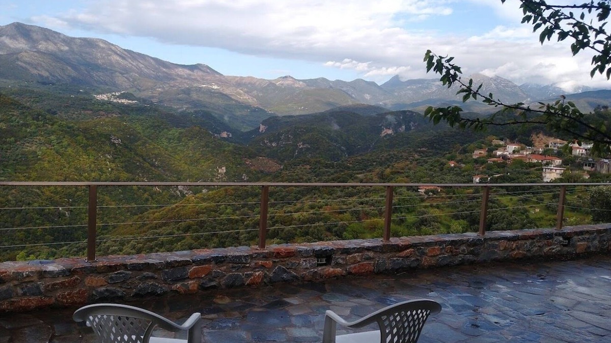 Sminos Apartment | Taygetos' Porch: a small house with majestic view and relaxing environment