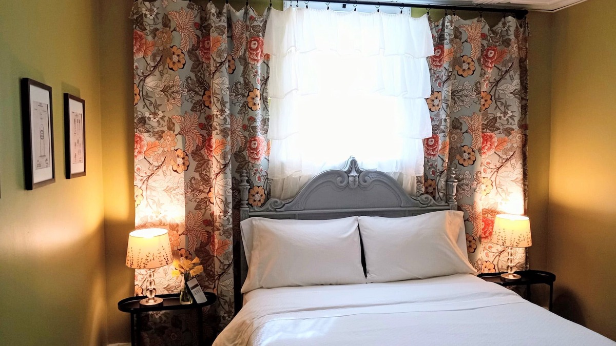 Fall River Apartment | Taylor's Pharmacy Guesthouse
