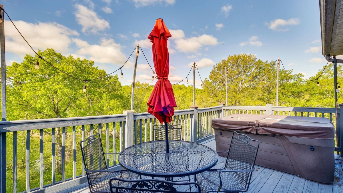 Taylorsville Cottage | Taylorsville Cottage w/Hot Tub & Lake Access!