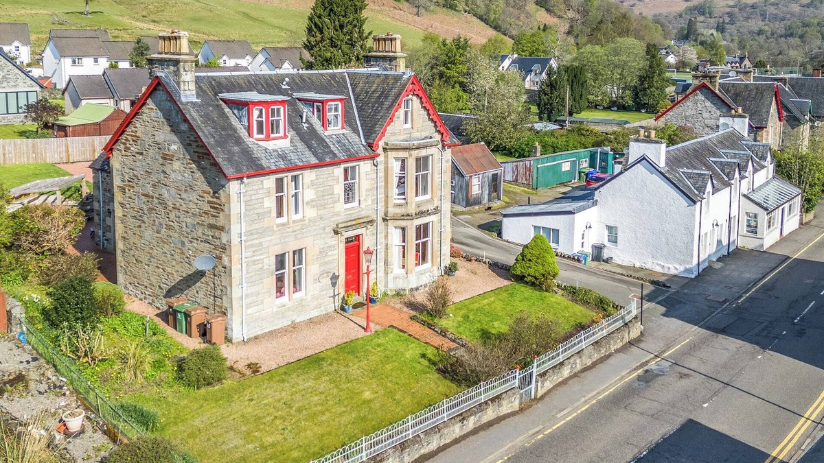 Killin Cottage | TAYVIEW, pet friendly, character holiday cottage in Killin