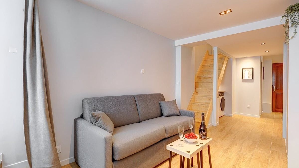 Quartier de la Porte-Saint-Denis Apartment | TBS 252- Mezzanine apartment in the heart of Paris