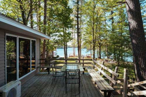 Mayfield House | TC Lake Stay-Pontoon & SUP Rentals - Sleeps 4!