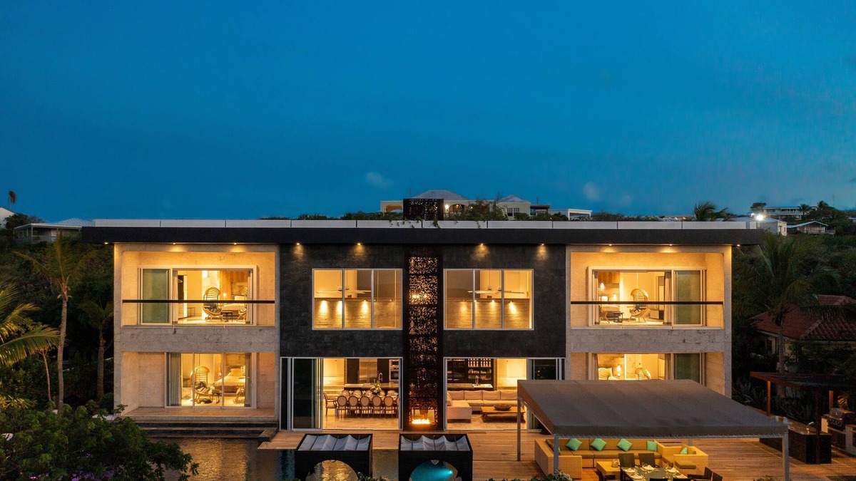 Cooper Jack Bay Settlement Villa | Stunning Beach Front Villa with Full Staff