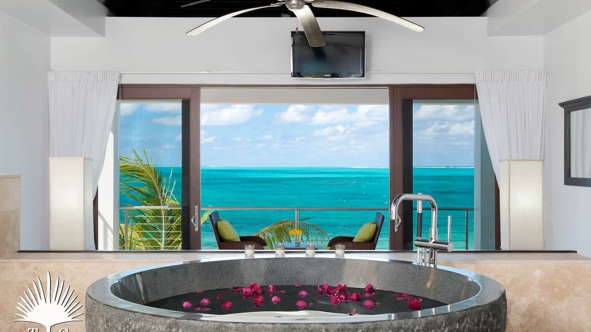 Providenciales House | TC Villas -Sea Edge Villa -Luxurious & Romantic Getaway