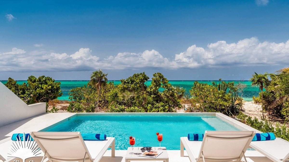 Providenciales House | TC Villas -Villa Sandpebble -Grace Bay Beach, Smith's Reef, Turtle Cove Marina