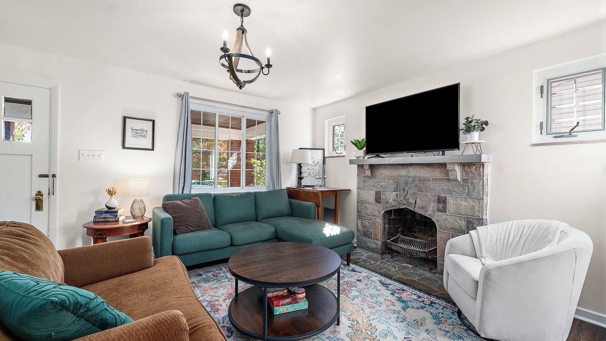 Sewickley House | tCharming Sewickley Village House, 2BR + Office/Futon, Walk to Shops