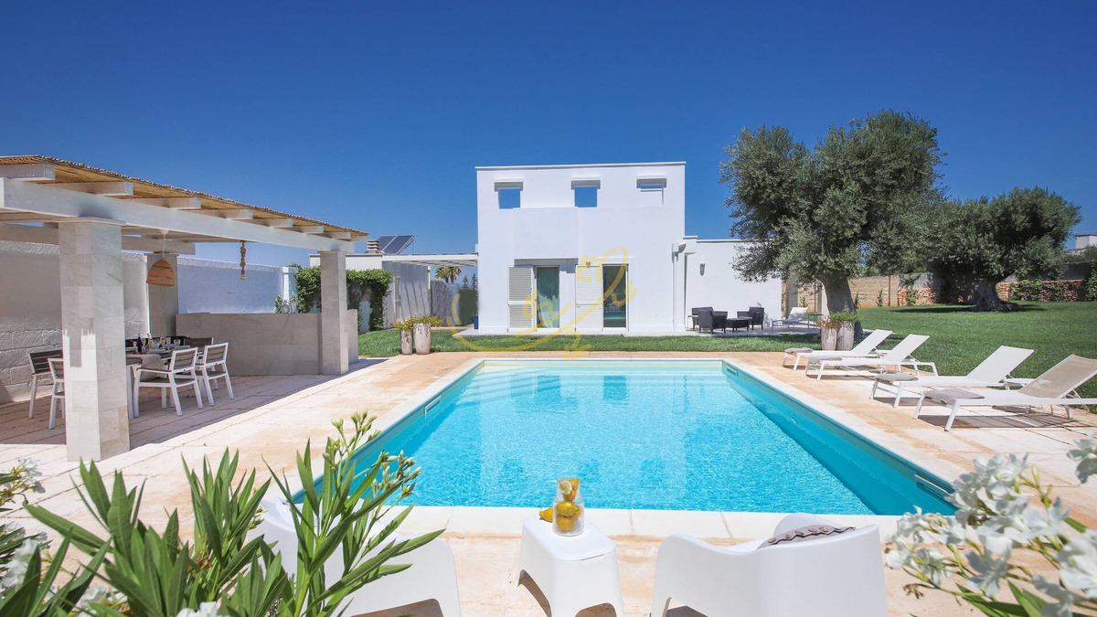 Cozzana House | TD Villa Patrizia Pool & Alfresco Kitchen