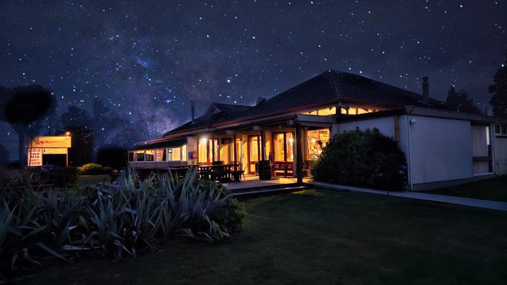 Manapouri Hotel | Te Anau Manapouri Lake Hotel