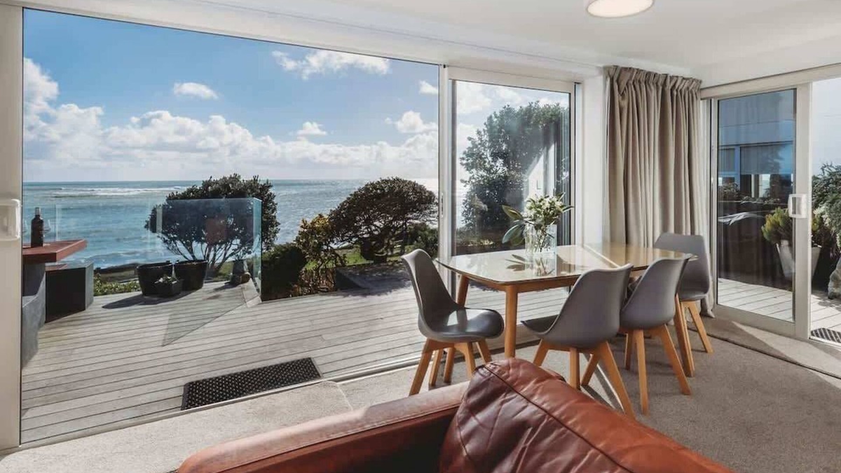 Bell Block Apartment | Te Moana Waterfront - beachside accommodation