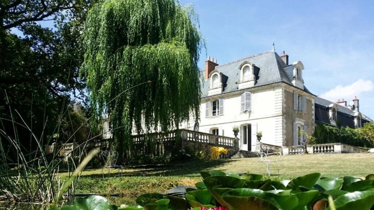 Fondettes House | TEA&CHILL - Le Chateau des Tourelles - heated pool, tree houses