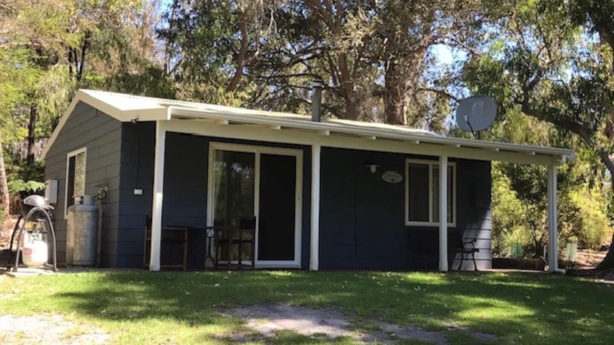 Shadforth Cottage | Tea Tree Cottage Close to Greens Pool and the Bibbulmun and Munda Biddi Tracks.