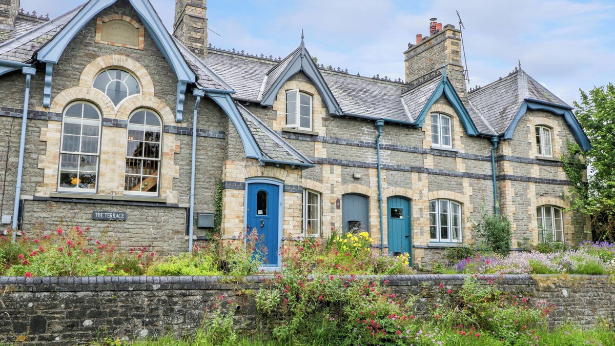 Kinnerton Cottage | TEACHER'S COTTAGE, pet friendly, with open fire in Presteigne