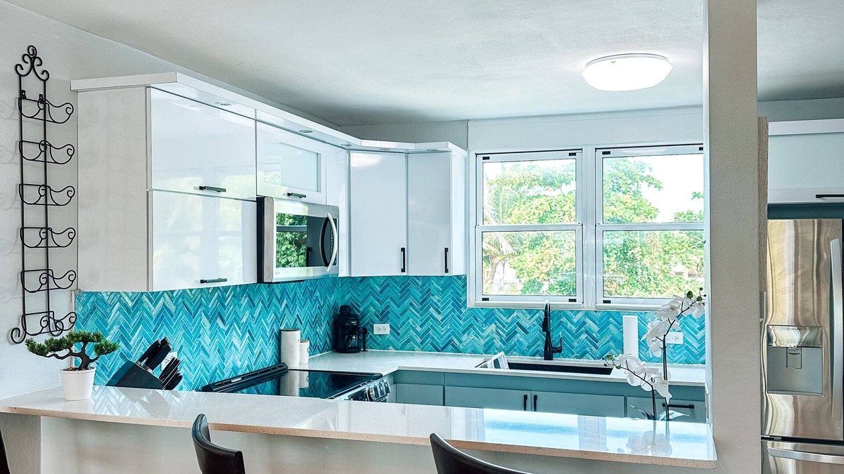 Zarzal Condo | Teal Bay Hideaway