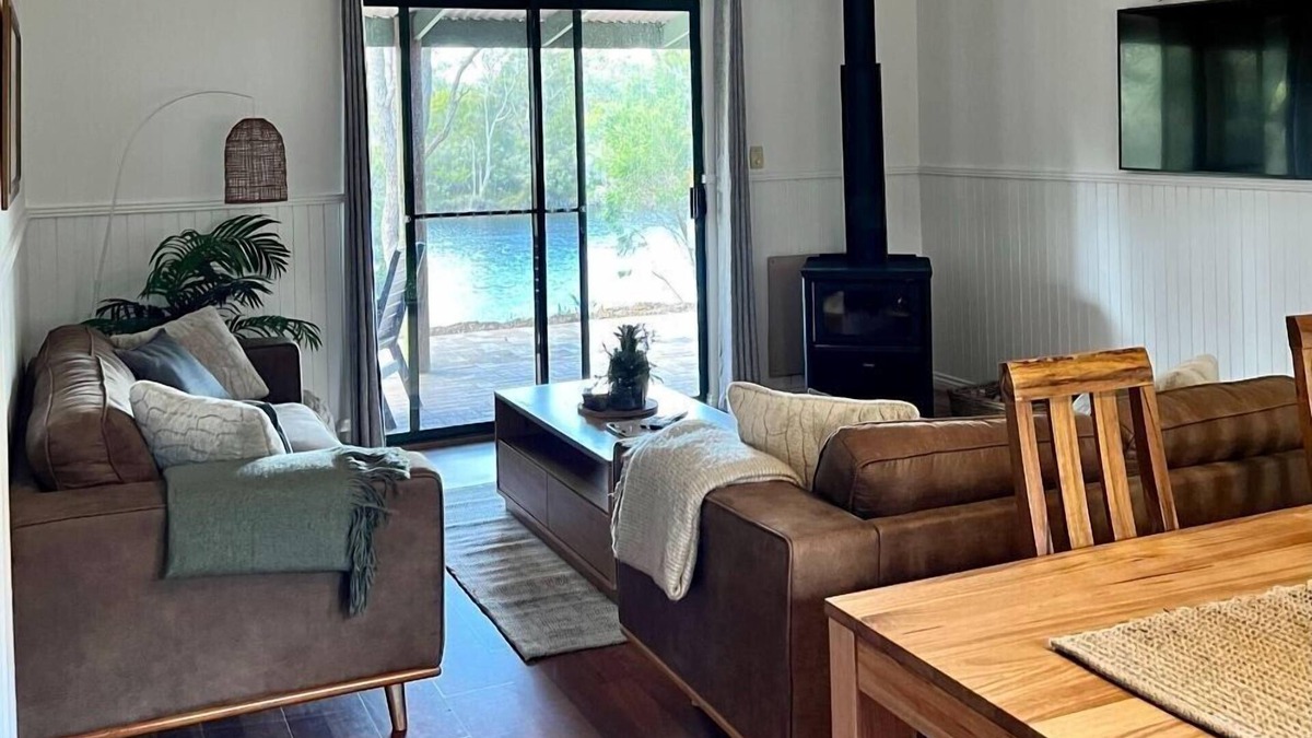 Peerabeelup House | Teal Chalet - Deluxe with private jetty Pemberton