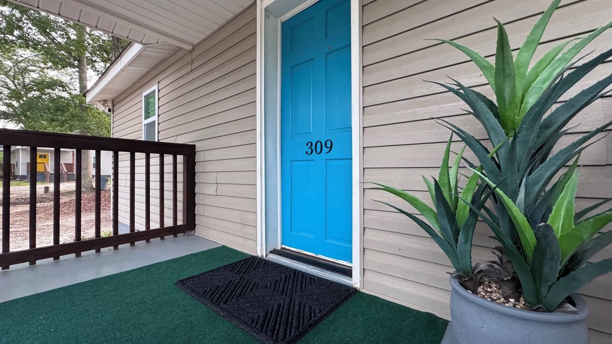 Simpsonville Cottage | Teal Door: Charming 2-bedroom cottage with WiFi, AC in fabulous Simpsonville
