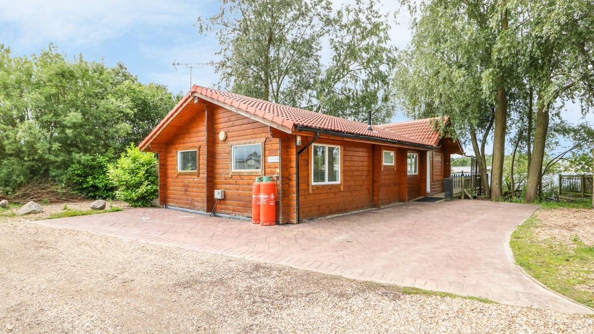 Tattershall Cottage | TEAL LODGE, pet friendly, character holiday cottage in Tattershall