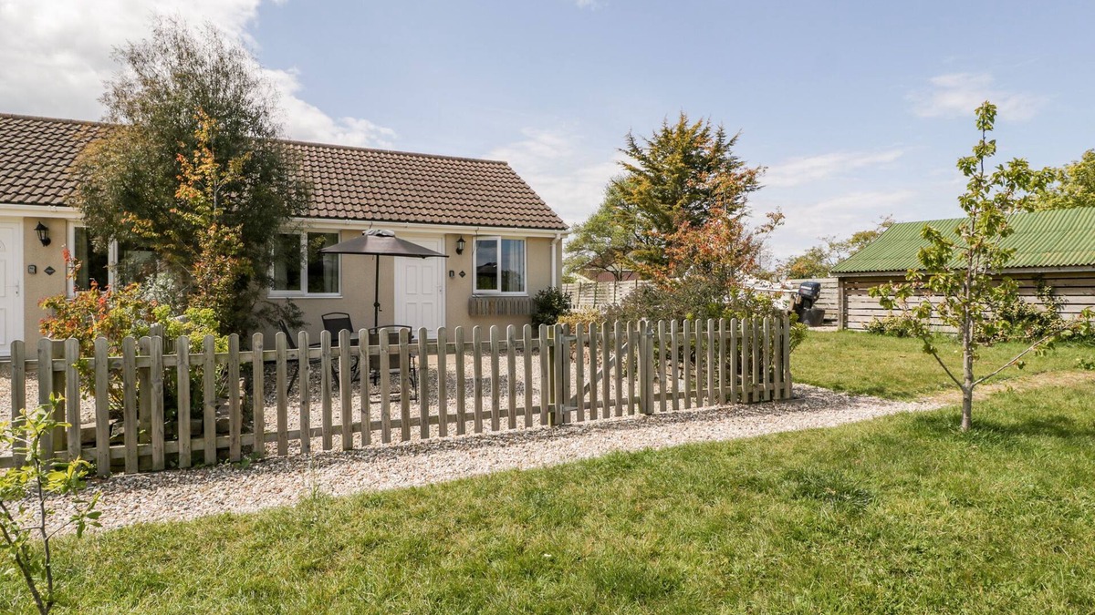 Highbridge Cottage | TEAL, pet friendly, with a garden in Highbridge
