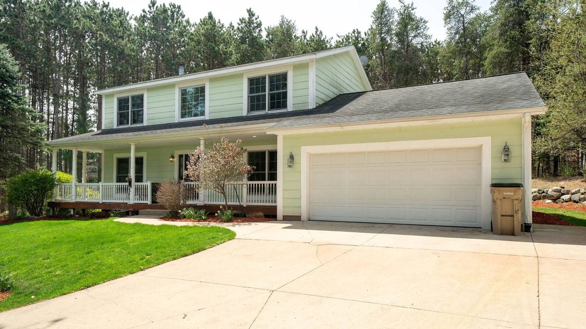 Rockford House | Team house! Spacious 7-bedroom house, fitness room and WiFi in lovely Rockford