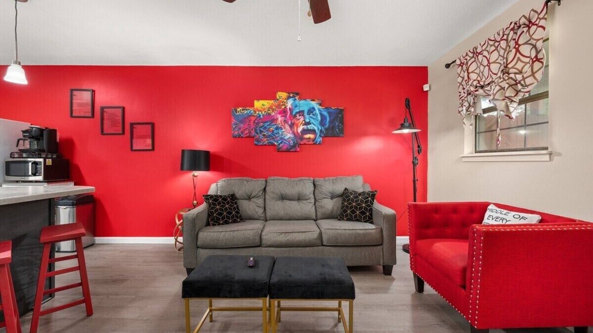 Pineville Apartment | Team Ready King Bed 3 TVs Kitchen Parking W/D