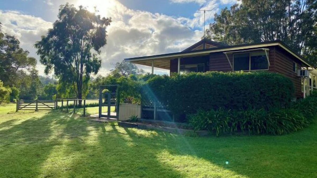 Kalgan Ski Chalet | Tech free (no WIFI) farm stay that will leave your soul recharged