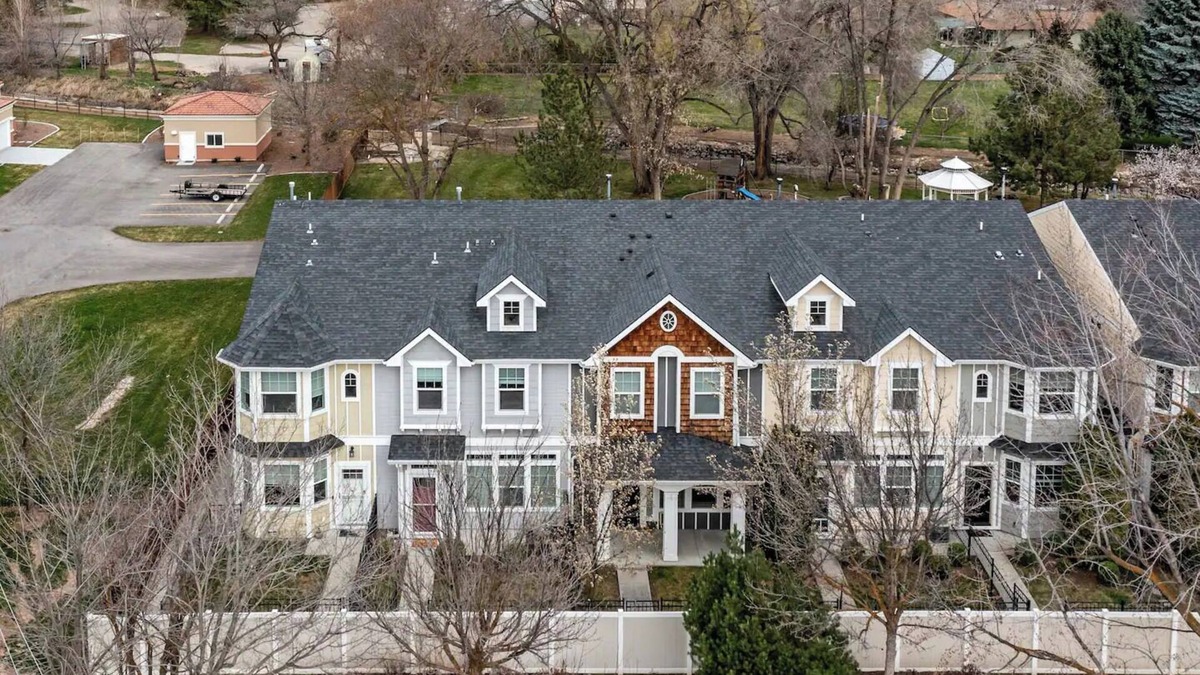 West Valley House | Ted Mason 5 Mi. Luxury Townhouse: Private, Quiet, Convenient w/Fireplace & Park