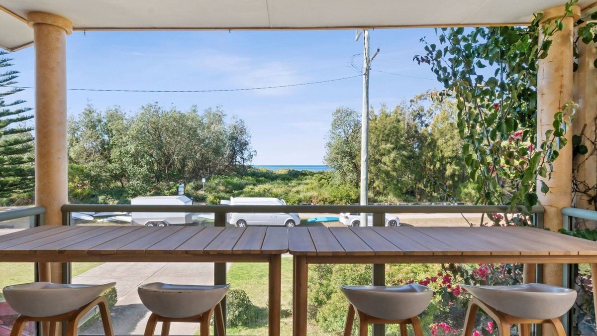 Broulee House | Ted's at Broulee - walk to the beach