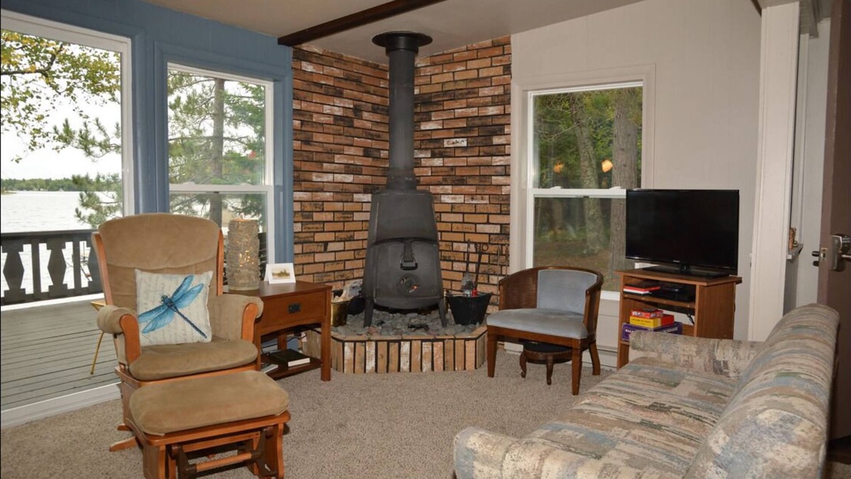 Superior House | TeeGeeLee Lakefront Cabin on Amnicon, available May
