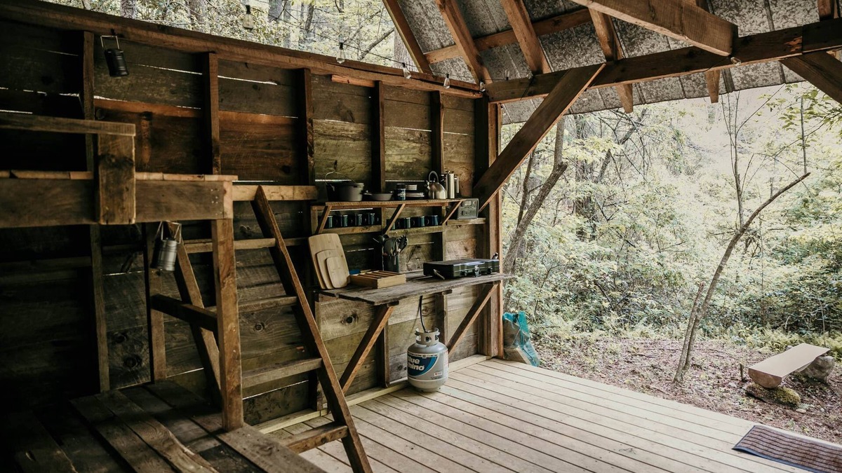 Zirconia Cabin | Teela Springs - 38 acres- hiking, mountain biking, waterfall