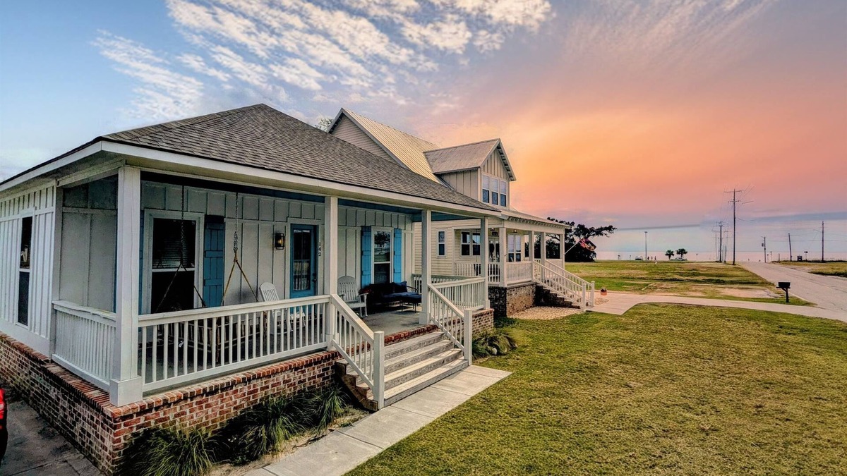 Mississippi City House | *Tegarden Cottage at Gulfport Beach* Walk/Beach